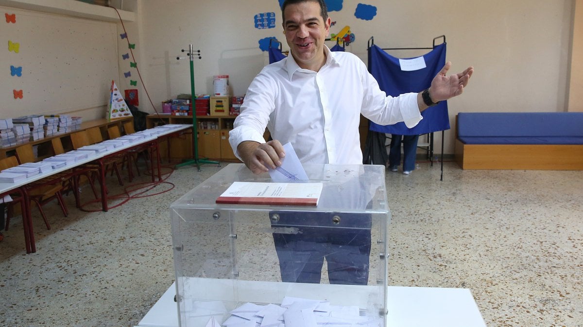 Komşuda oy verme işlemleri başladı