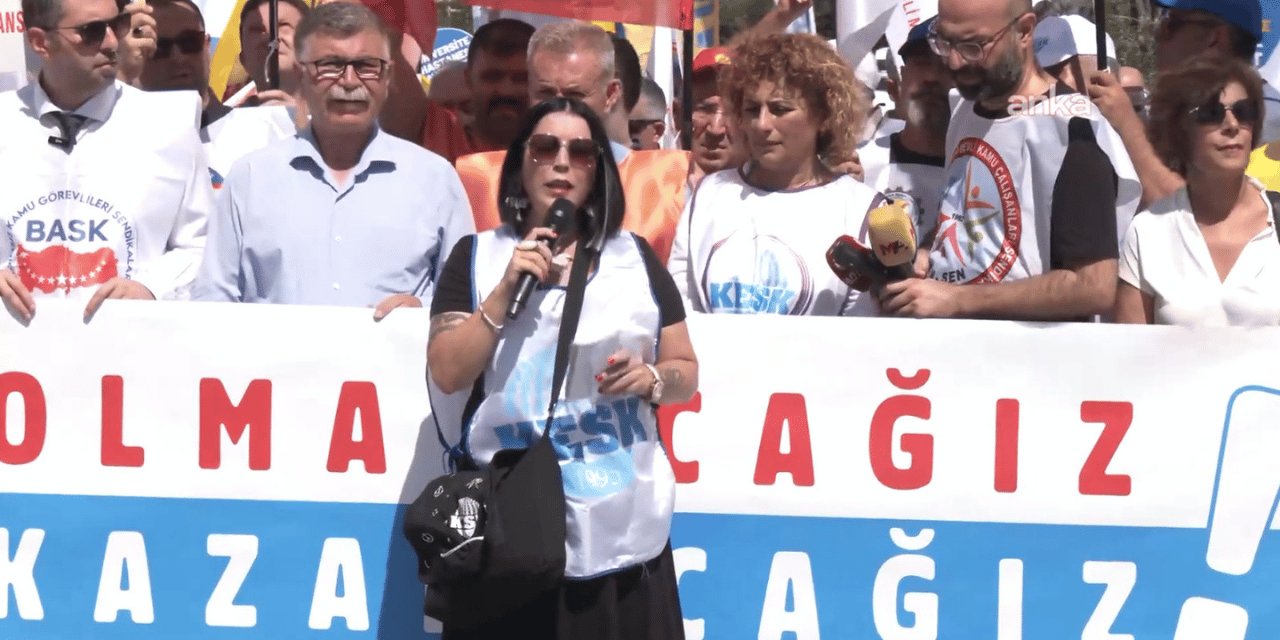 Memurlar bakanlık önünde!