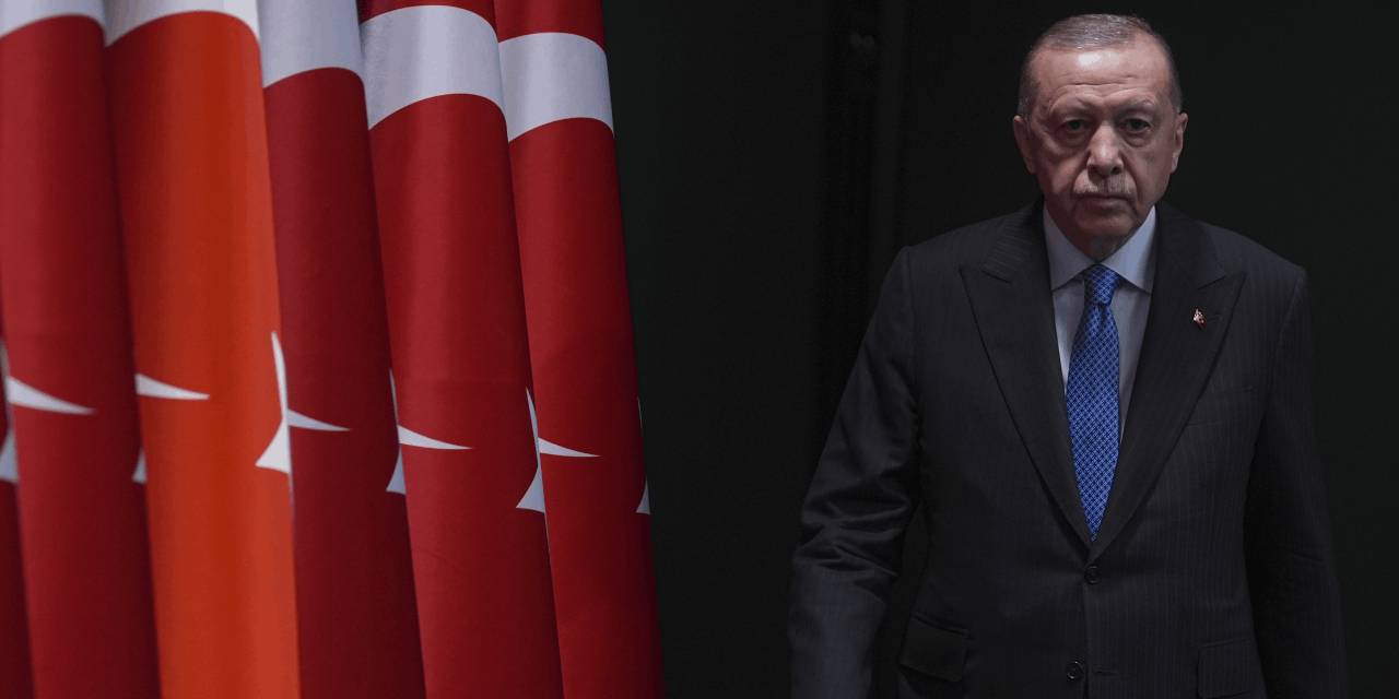 Halk fakirleştikçe AKP de eriyor: Son bir aydaki oy kaybı anketin en dikkat çekeni oldu!