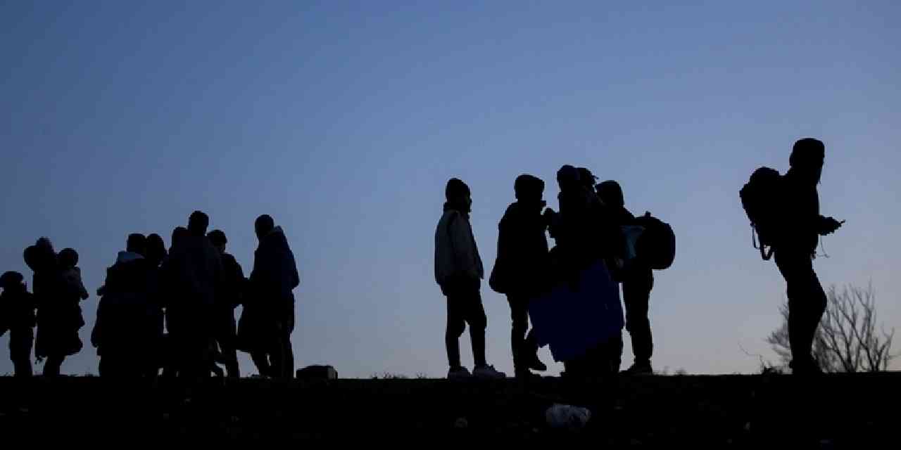 İran 1.2 milyon Afgan'ı sınır dışı etti