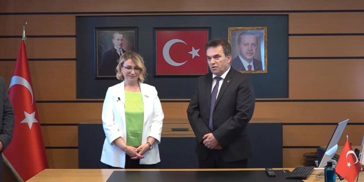 CHP'den AKP'ye geçince Atatürk'ün resmini küçültmüştü: AKP'li isimden çok sert tepki geldi