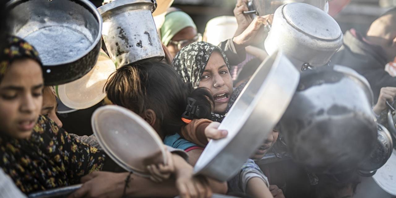 Gazze “açlıktan” ölüyor! 3 kişi daha can verdi