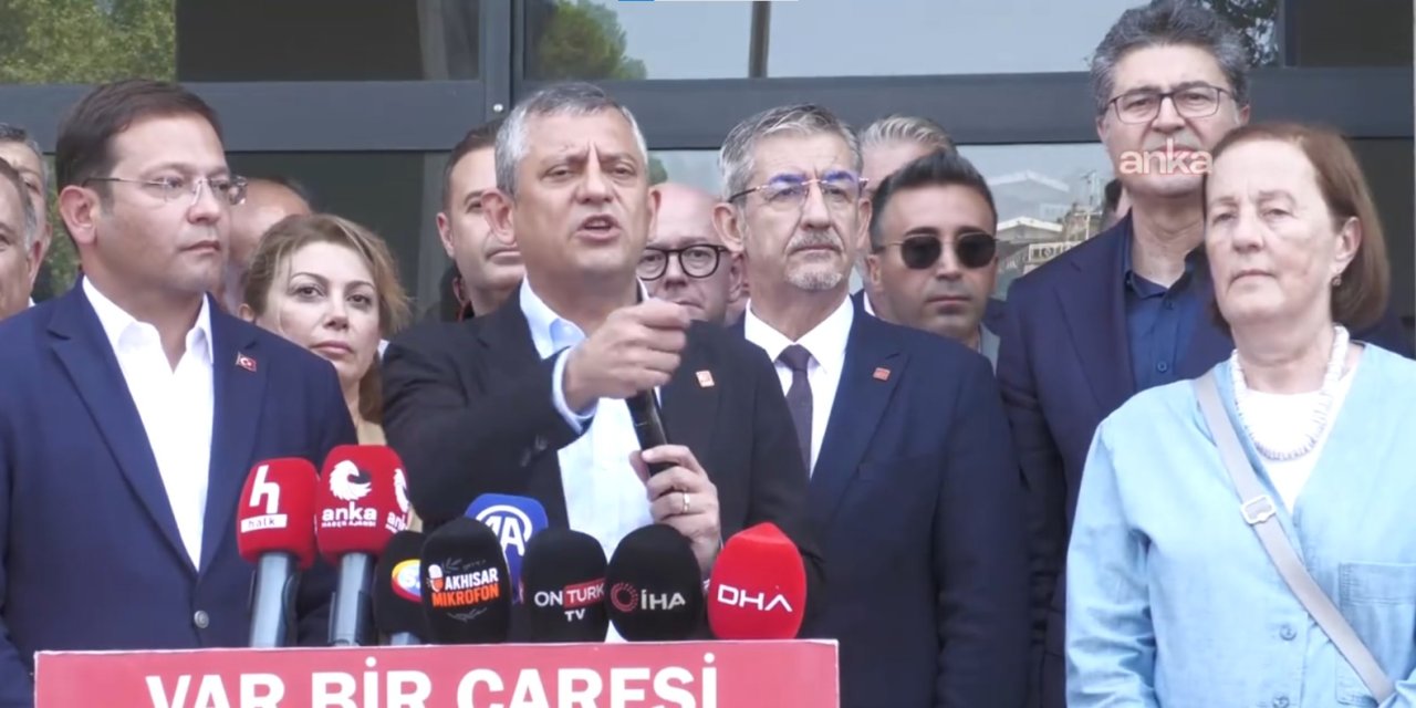 Özgür Özel depremin vurduğu Sındırgı'da: Afet bölgesi ilan edilmeli