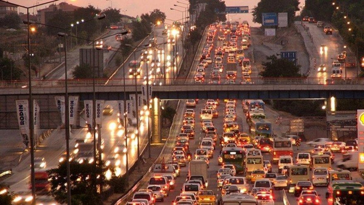 İBB Meclis üyesi tek tek açıkladı! İşte İstanbul trafiğine 7 çözüm