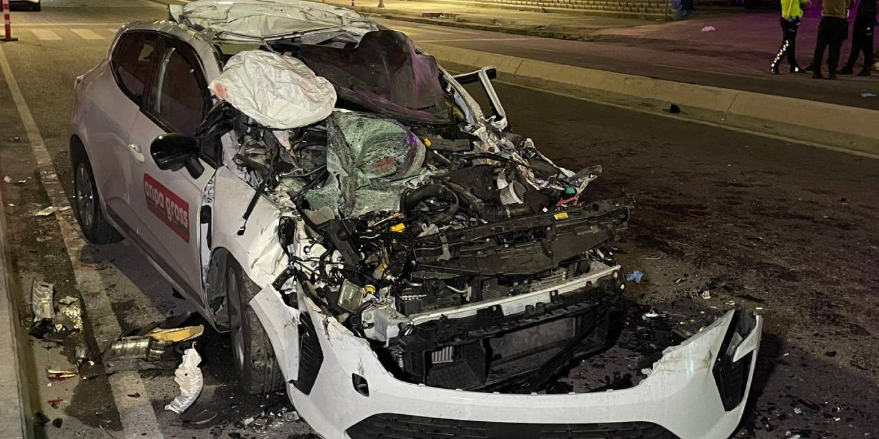 Kontrolünü kaybedip TIR'ın altına girdi: 1 kişi feci şekilde can verdi