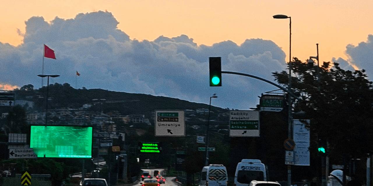 CB Bulutları İstanbul'u kuşattı! Saati verildi uyarısı yapıldı: Şemsiyenizi yanınıza alın