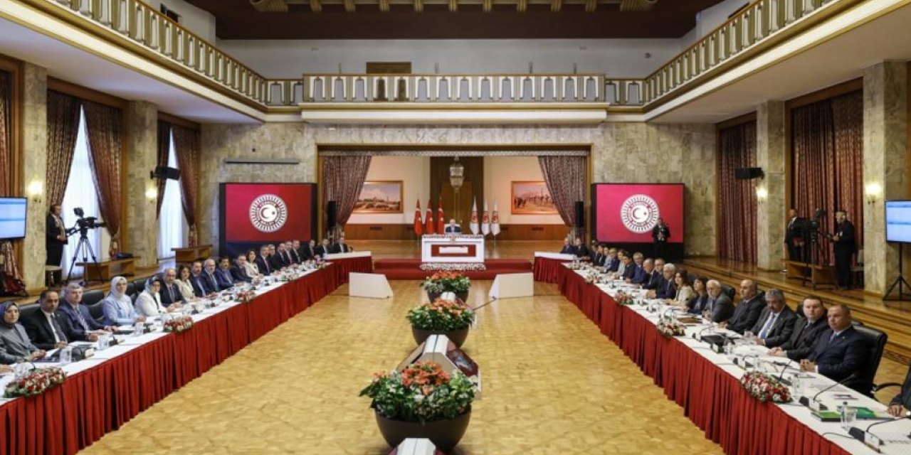 Sekiz önemli isim Süreç Komisyonu'na davet edildi