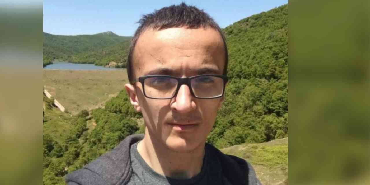 Korkunç ölüm: Başı kanepeye sıkışmış halde ölü bulundu