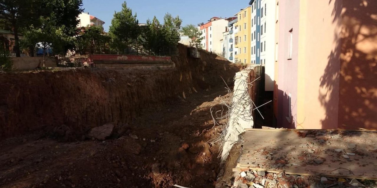 Son dakika | Erzurum'da heyelan: 70 ev boşaltıldı!