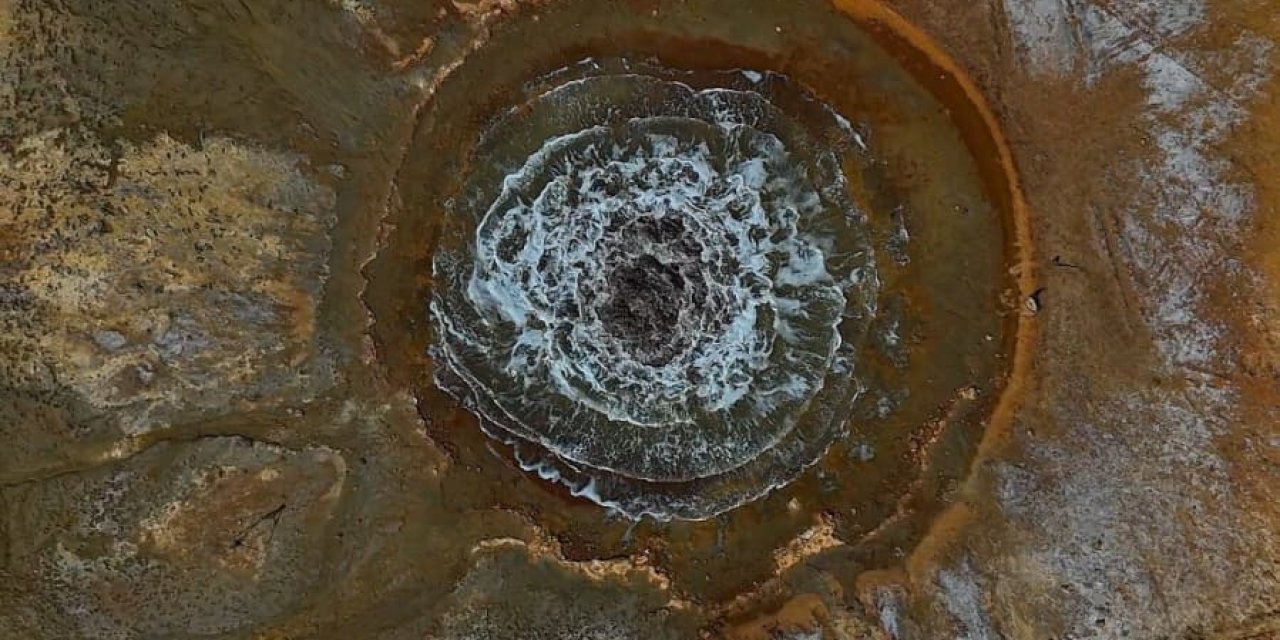 Tuz Gölü havzasında sıra dışı olay! Yer altından su fışkırdı, görenler şaşkına döndü