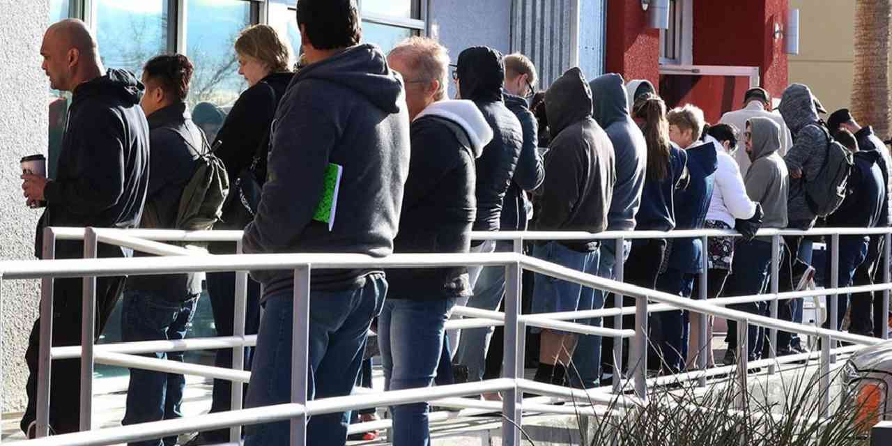 İşsizlik maaşı başvuruları beklentileri aştı