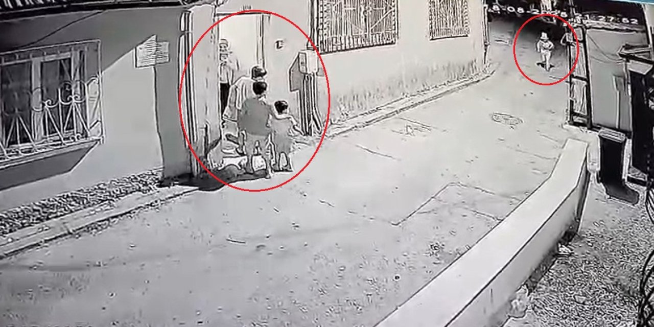 Bursa'da bir palyaço elinde bıçakla sokakta oynayan çocukları kovaladı