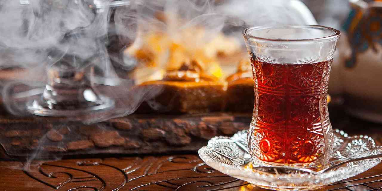 Bu fiyata çay mı olur dedirten işletme: Duyan soluğu orada alıyor