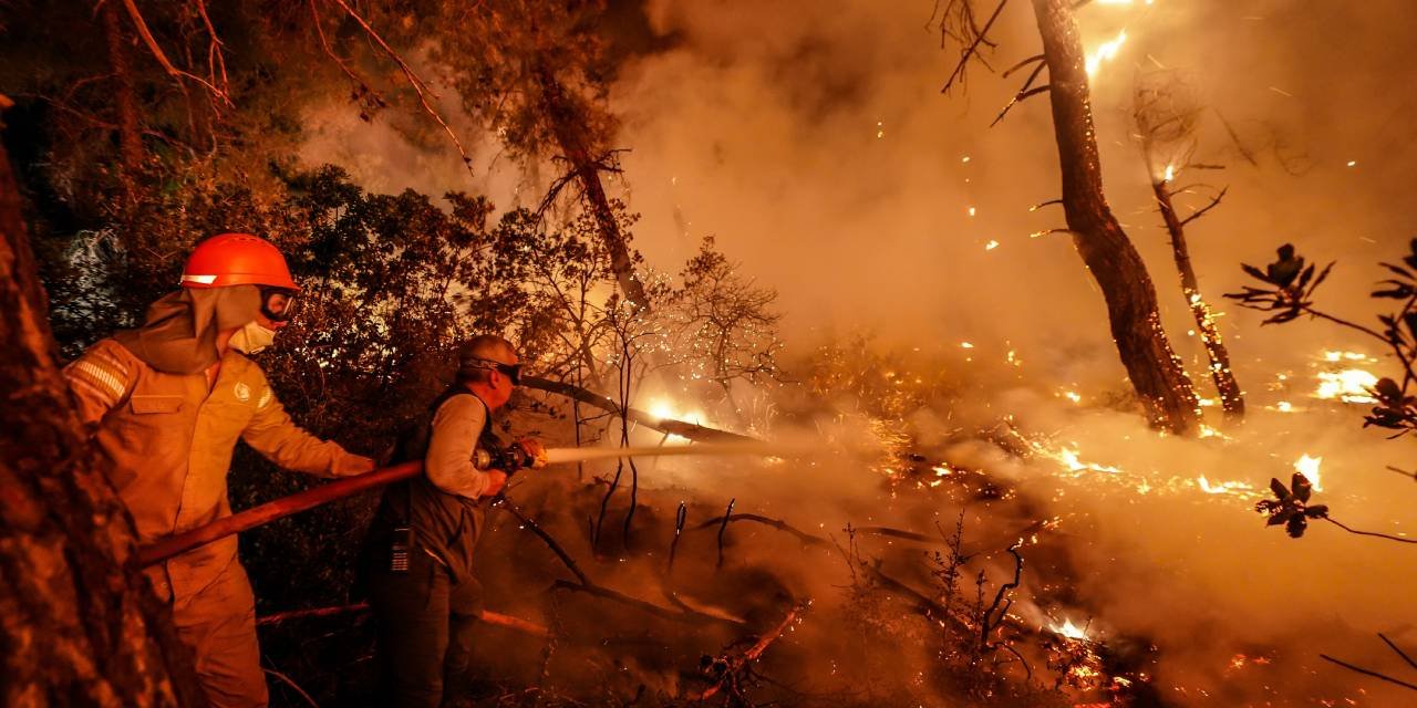 Çanakkale'de yangın facialarının sonu gelmiyor: 2 köy tahliye edildi