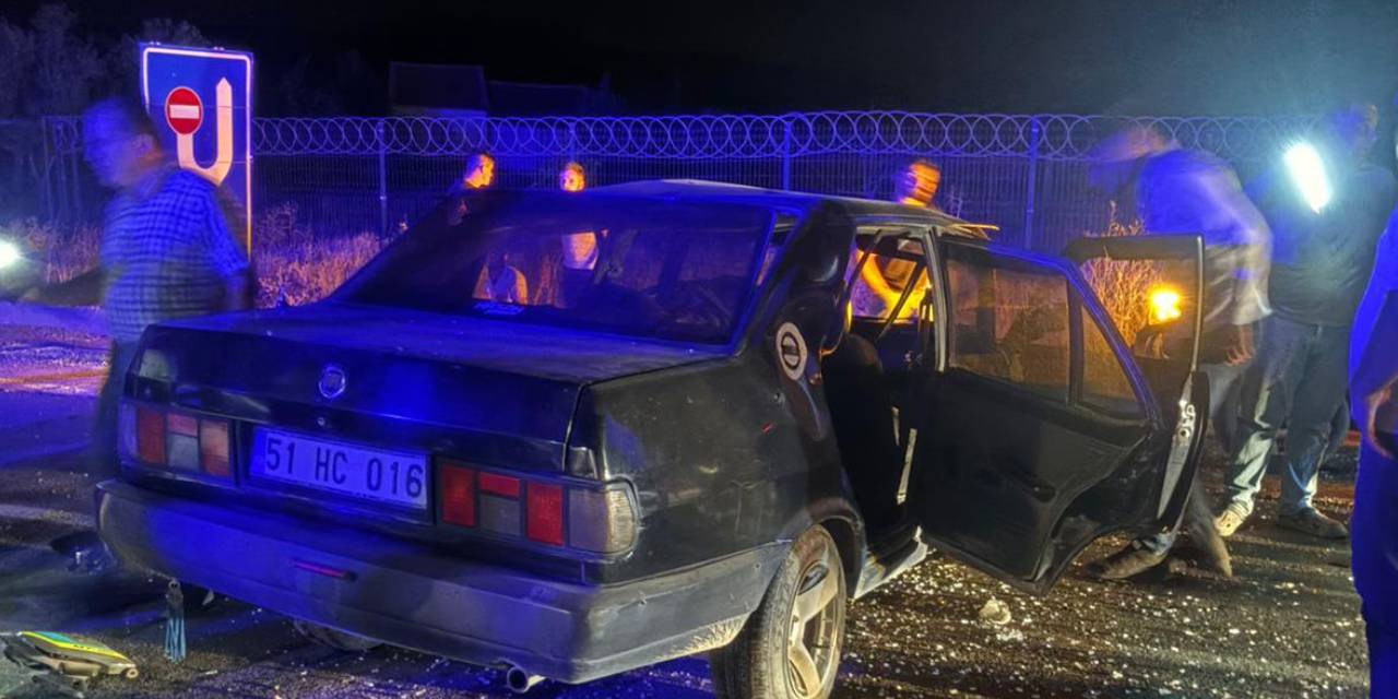 Kavşakta feci kaza: 4 yaralı hastane kaldırıldı