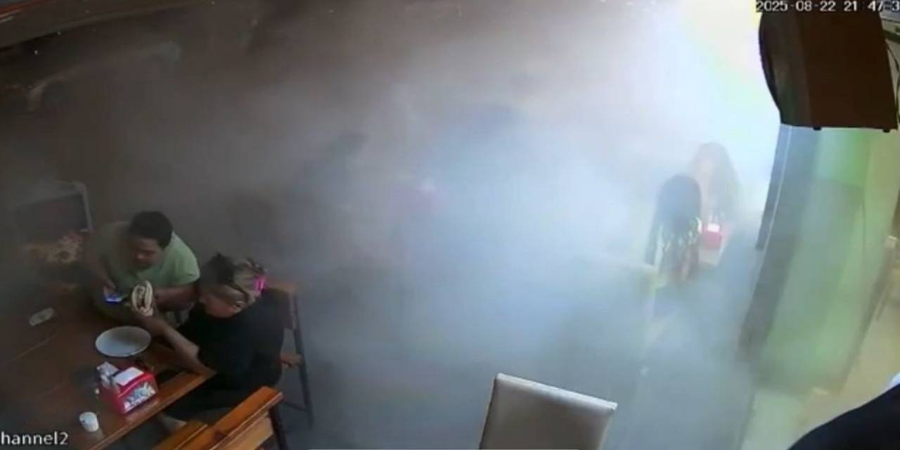 Kamyonun lastiği bomba gibi patladı! Göz gözü görmedi