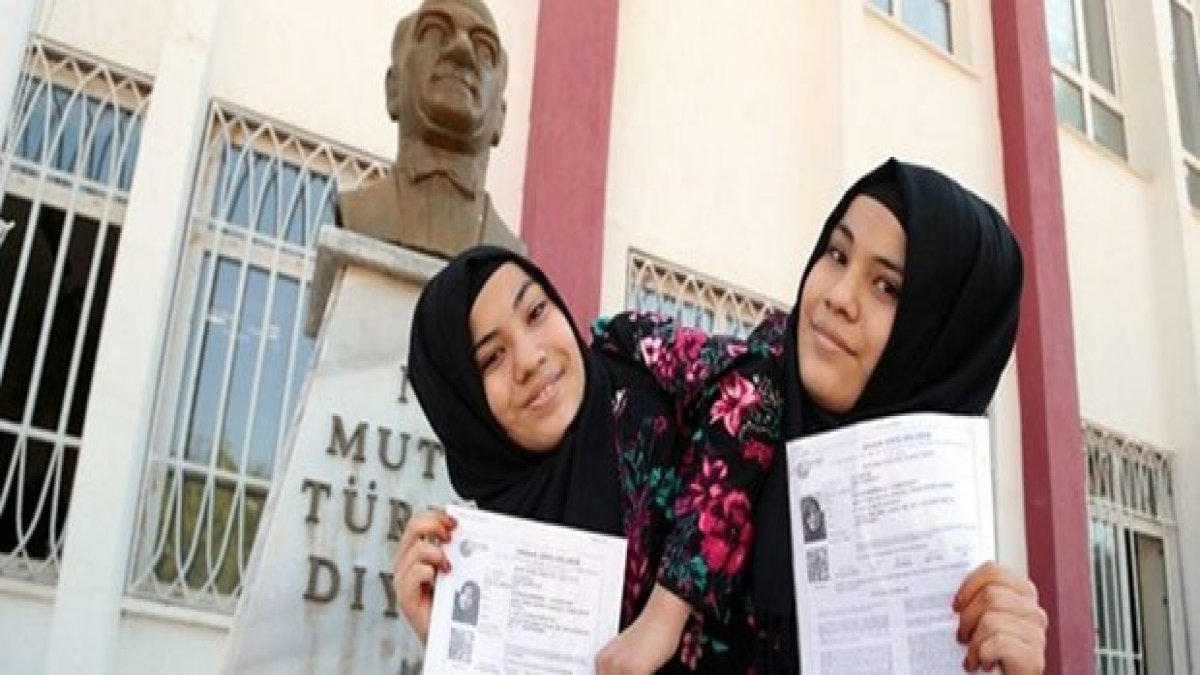 Türkiye'de ÖSYM sınava giren tek siyam ikizleri meclis gündeminde!