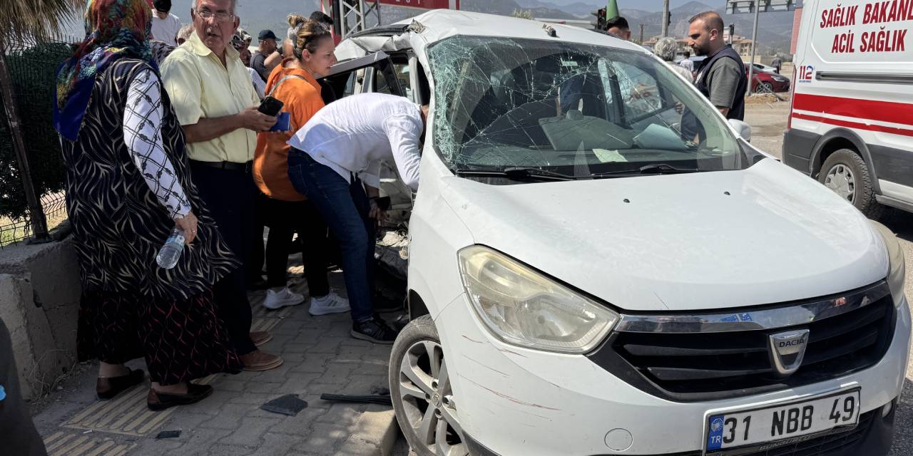 Düğün yolu faciayla sonuçlandı: 3 kişi hayatını kaybetti