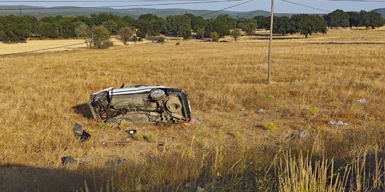 Kütahya'da feci kaza! 6 kişiyi taşıyan otomobil tarlaya uçtu