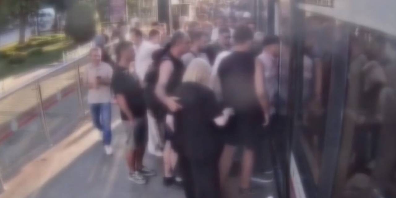 Fatih’te turistin cüzdanını çalarken suçüstü yakalanan şüpheli tutuklandı