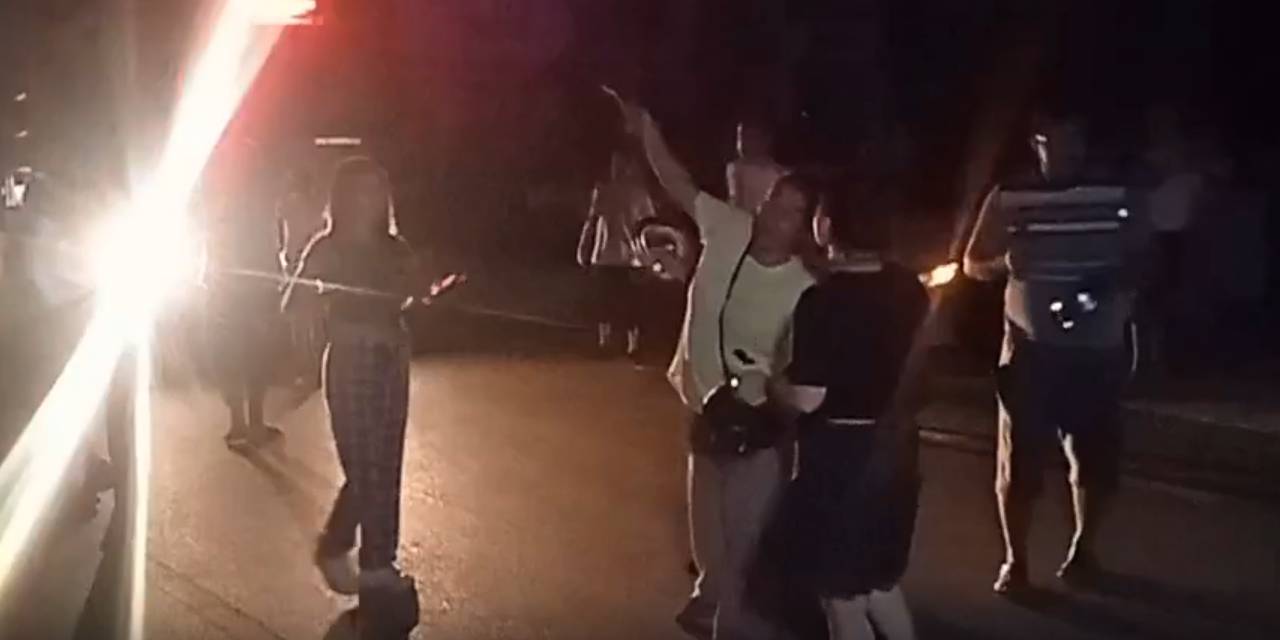 Depremzedeler gece yarısı sokağa döküldü: TOKİ'de elektrik isyanı!