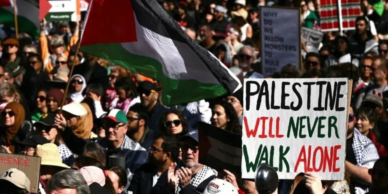 Avustralya'da on binlerce kişi Filistin'e destek için yürüdü