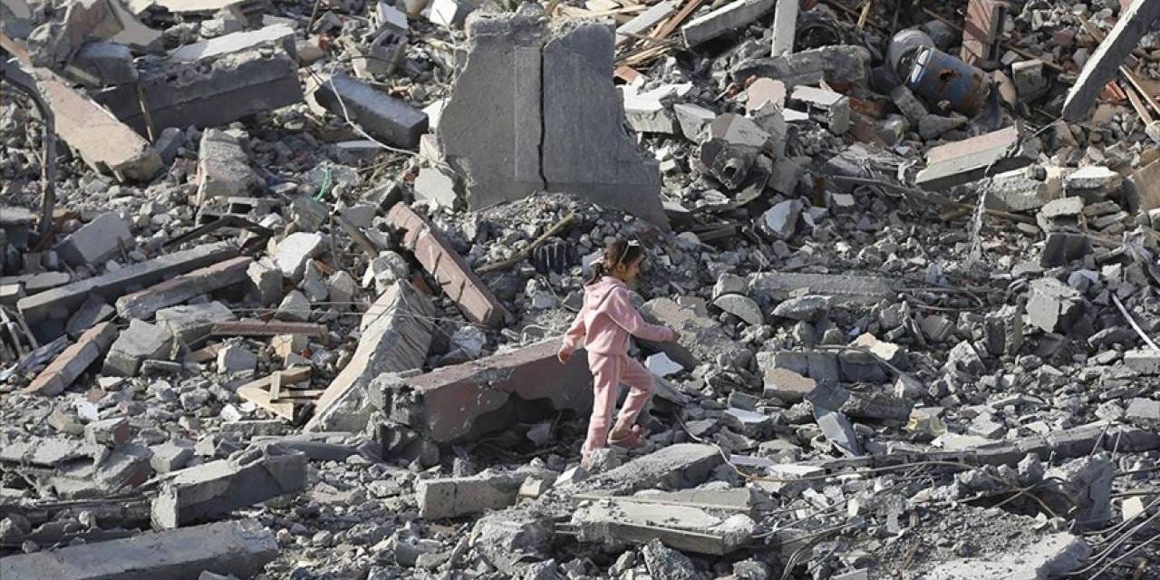 İsrail Gazze'yi vurmaya devam ediyor: 20 Filistinli yaşamını yitirdi