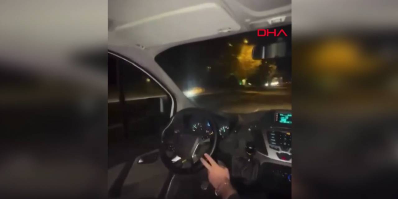 Trafikte tehlikeli hareket: Aracını yan koltuktan kullandı