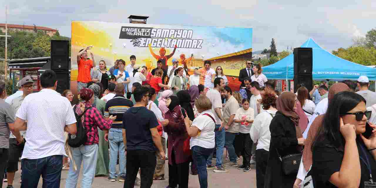 Engelli çocuklar direksiyon başında: Ralli heyecanı yaşadılar