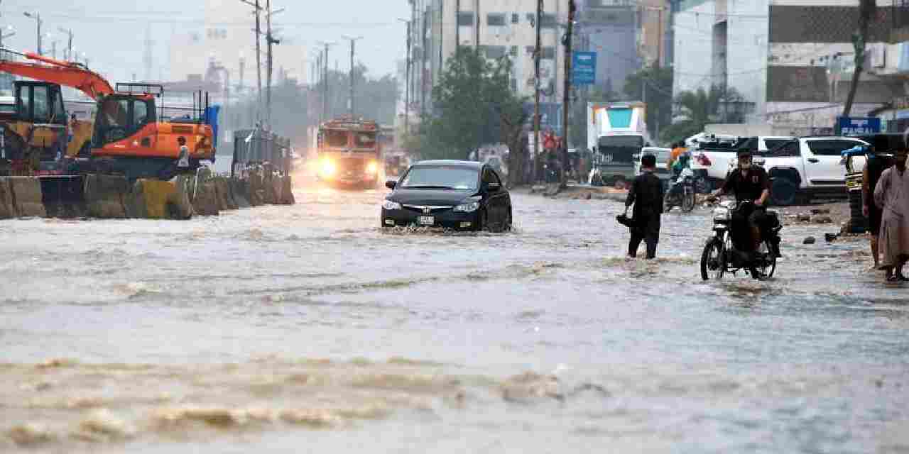 Muson yağmurları 785 can aldı