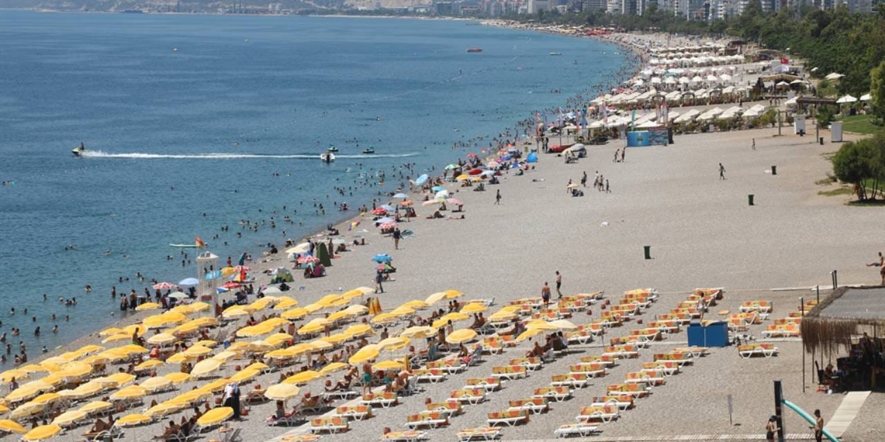 Sahillerinde 'ücretli plaj' tepkisi: Anayasaya aykırı