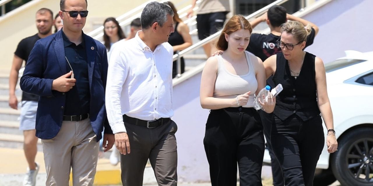 Ferdi Zeyrek'in kızı babası gibi mimar olacak