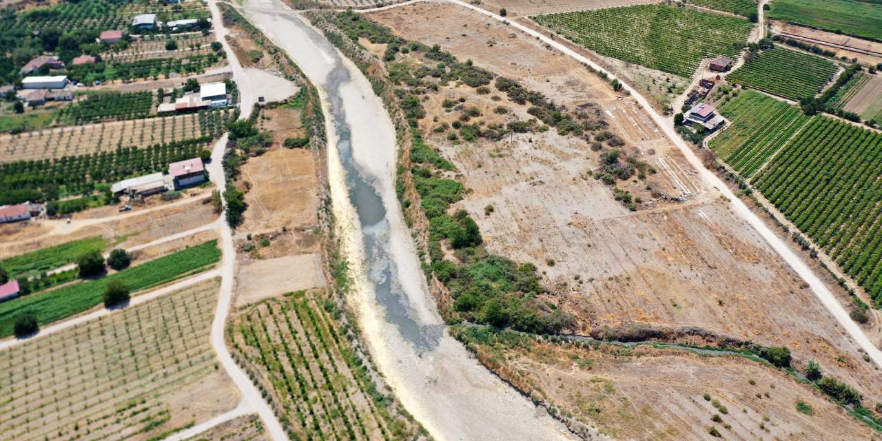 Gediz Nehri kurudu, barajlar kritik seviyede