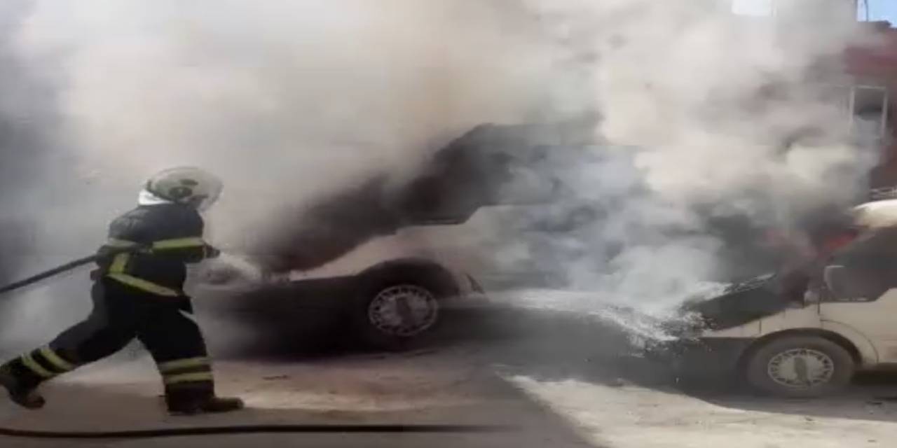 Minibüs bir anda alev topuna döndü!