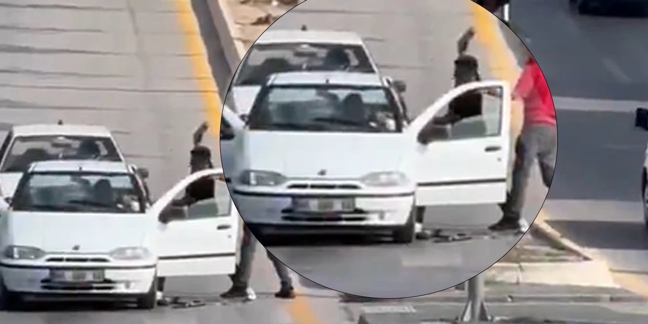 Trafikte aracın önünü kestiler; bıçak ve kılıçla saldırdılar