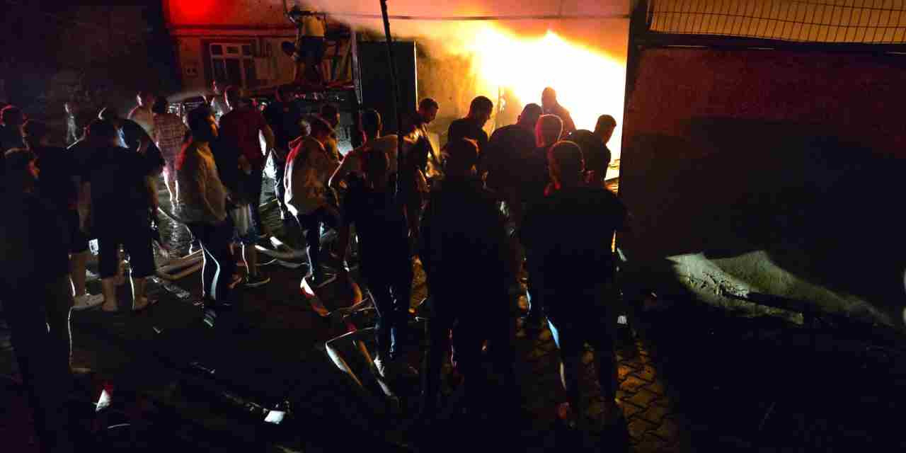 Halı yıkamacıda patlama! Alevler evlere sıçradı