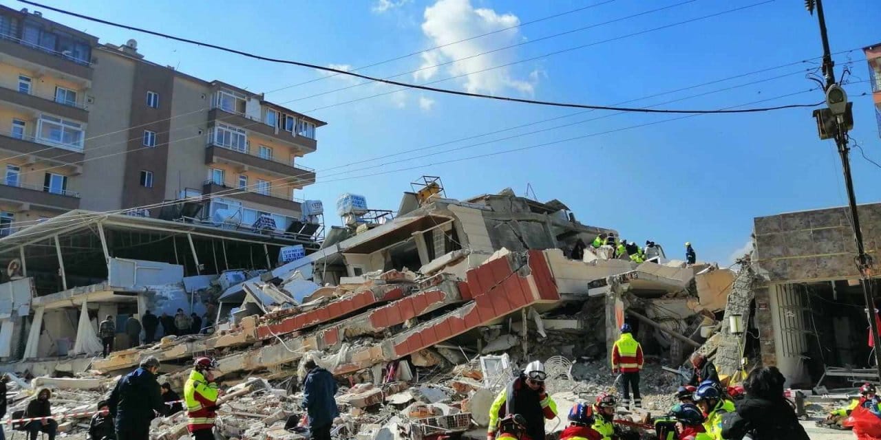 Depremde 26 kişiye mezar olan Yağmur Apartmanı'nda imzası olan kamu görevlileri yargılanacak