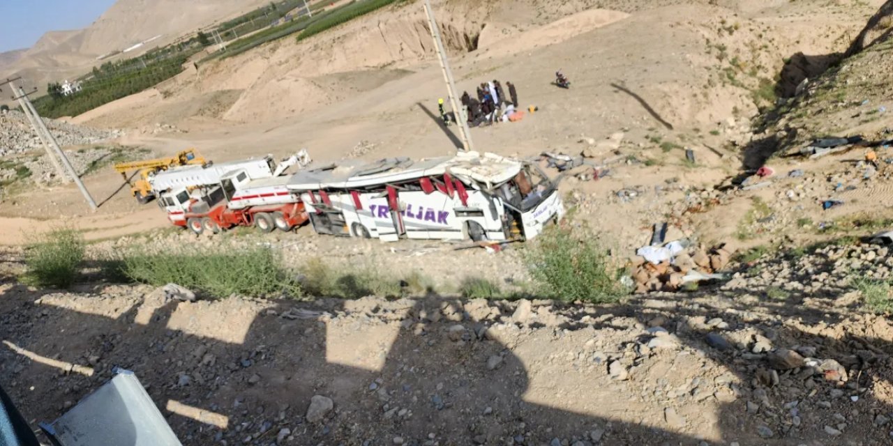 Afganistan'da otobüs faciası: 26 ölü