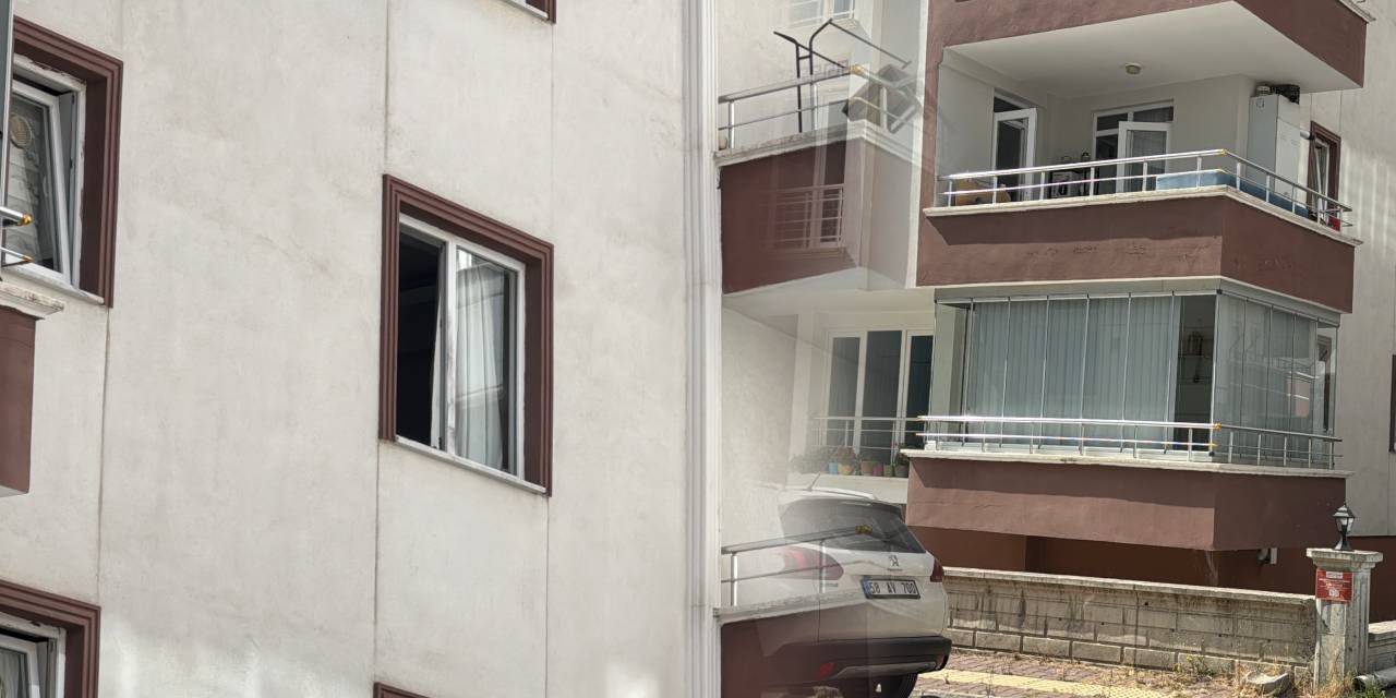 Perde takarken 3. kattan yere düştü!