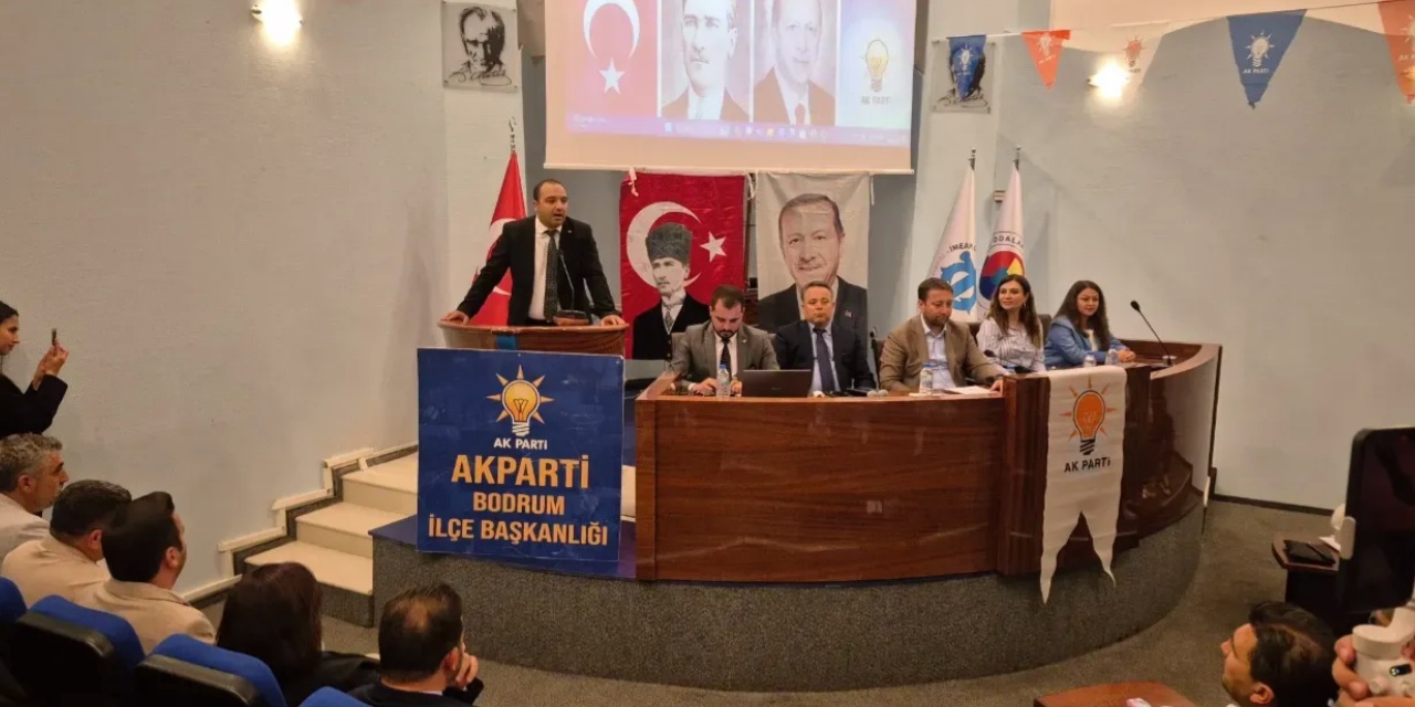 AKP toplantısında  'dayaklı sürpriz'! Yumruklar havada uçuştu, bir kişi silahına davrandı