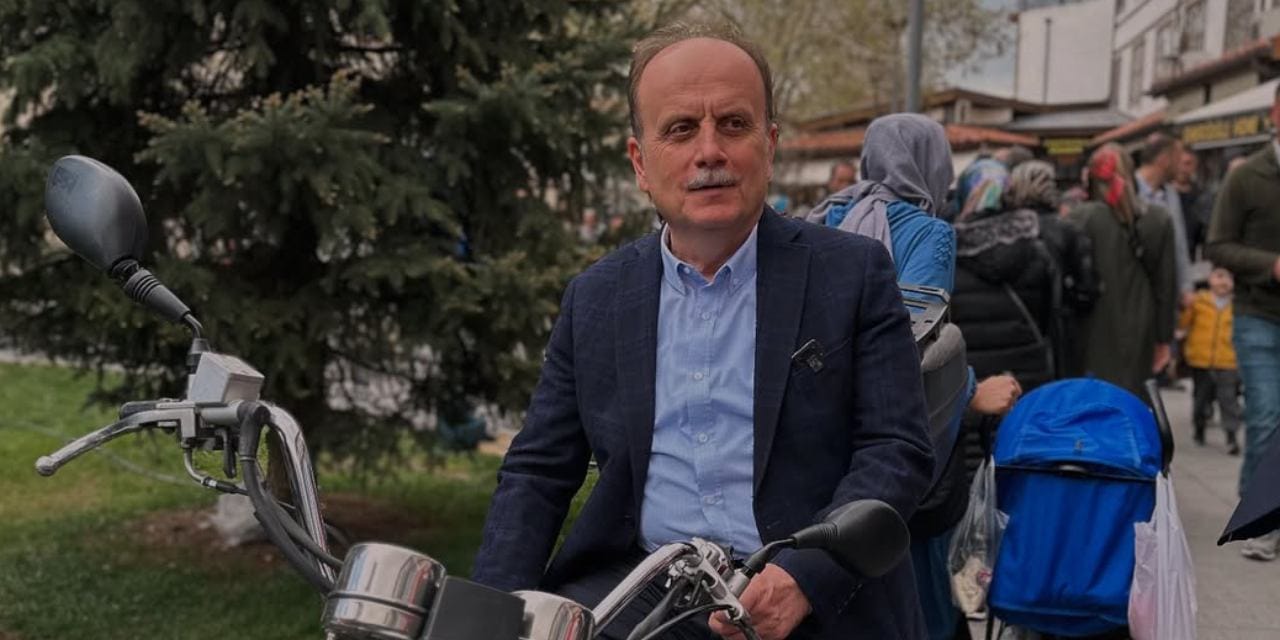 AKP'li vekil Neşeli Günler müziği ile pazara indi!