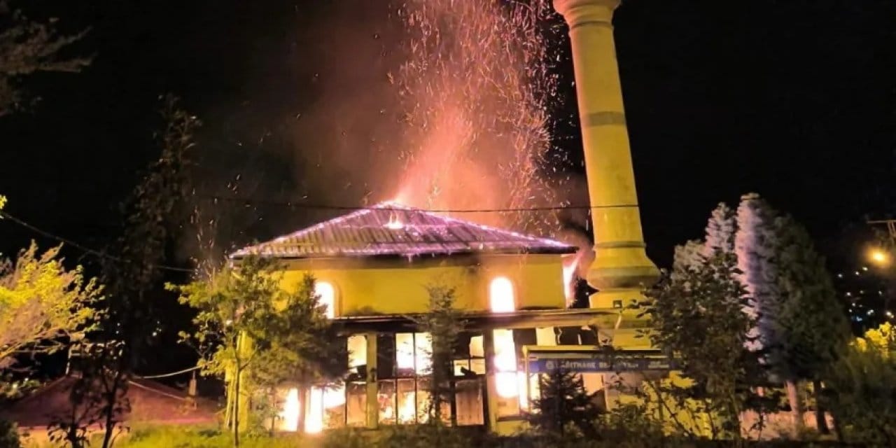 Ordu'da cami gece yarısı alevlere teslim oldu