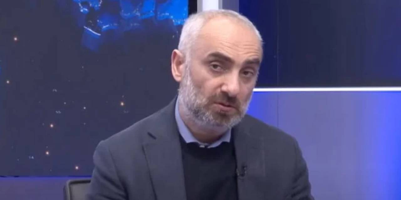 Aziz İhsan Aktaş'ın arkasına koydular: İsmail Saymaz 'Kalpaklı Atatürk' portresini değerlendirdi