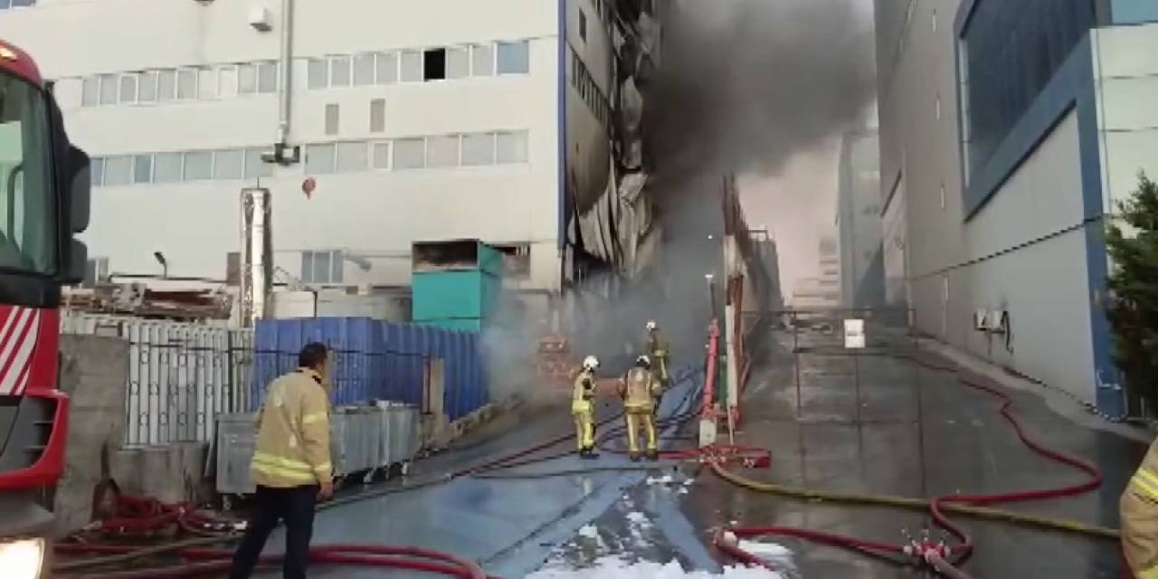 Arnavutköy'de fabrikada yangın!