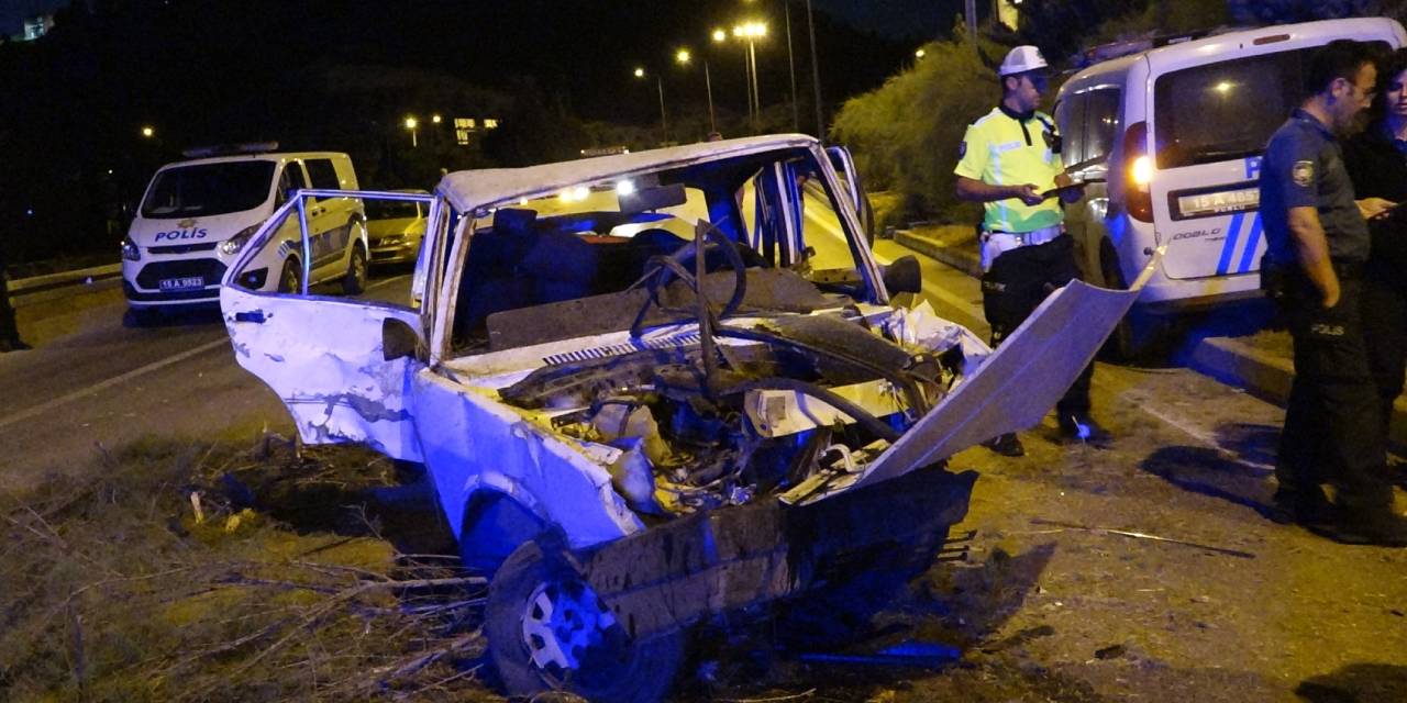 Dur ihtarına uymayan sürücü dehşet saçtı: Ekip aracına çarpıp polisleri yaraladı