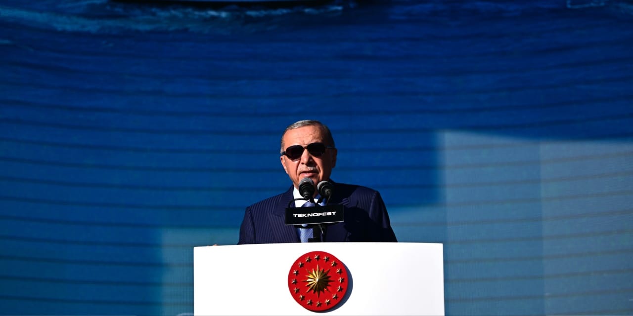 Erdoğan: Gençlerimiz yarına umutla bakıyor