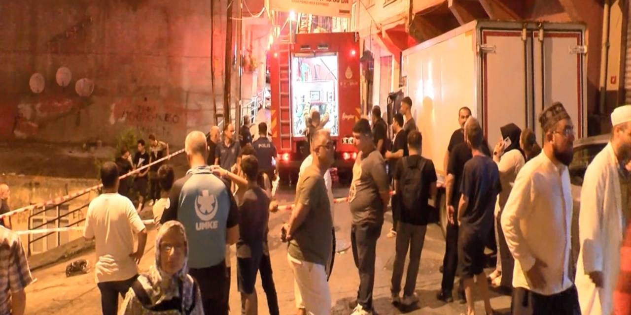 Beyoğlu’nda patlama: Mahalleli sokağa döküldü!