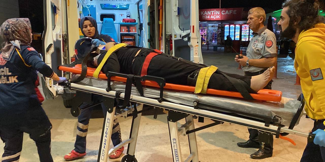 Terastan zemine düştü: Genç kız ölümle pençeleşiyor