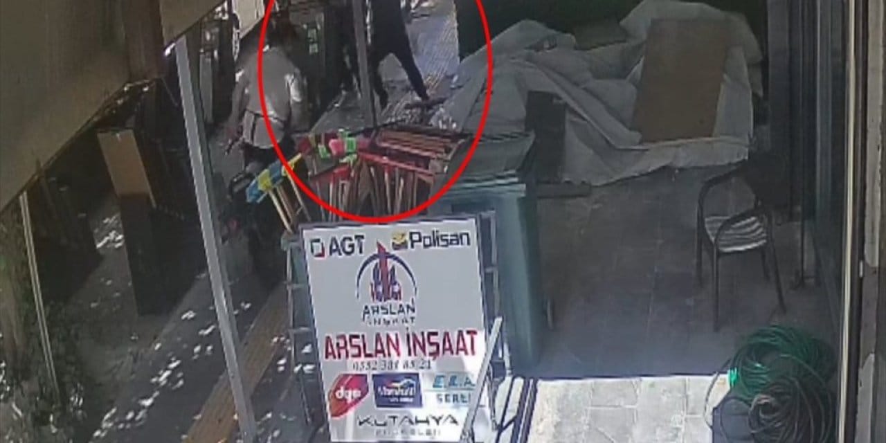 9 yaşındaki çocuğu güpegündüz kaçırmaya çalıştı! Esnafın yumruğunu yedi, cami bahçesinde yakalandı