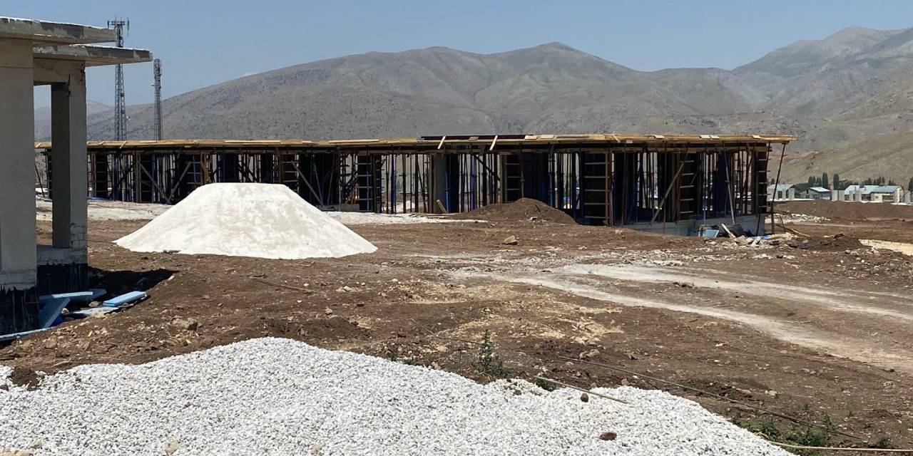 Malatya'da deprem konutları tartışması: Ev değil felaket inşa ediliyor